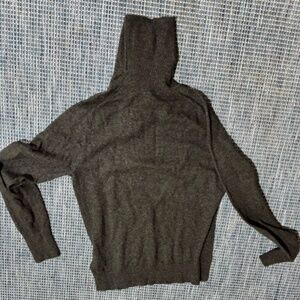 Uniqlo 100% Cashmere Turtleneck